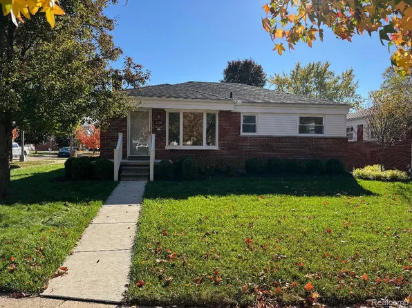 3235 N Margarette Ct, Trenton, MI 48183