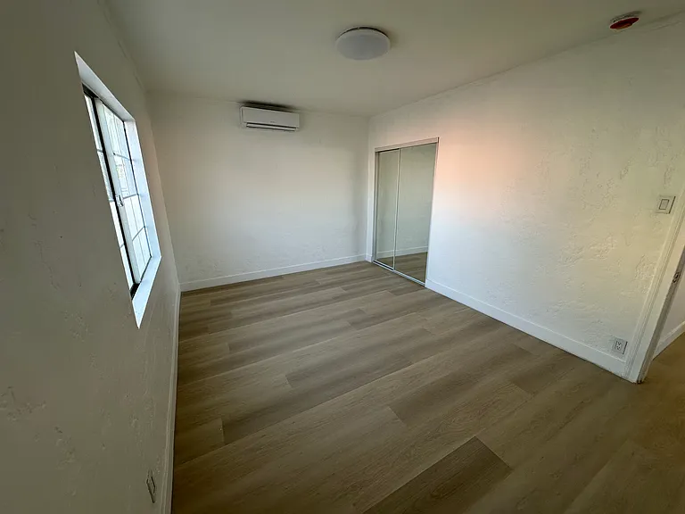 1182 N Kingsley Dr #1/2 — Photo 9