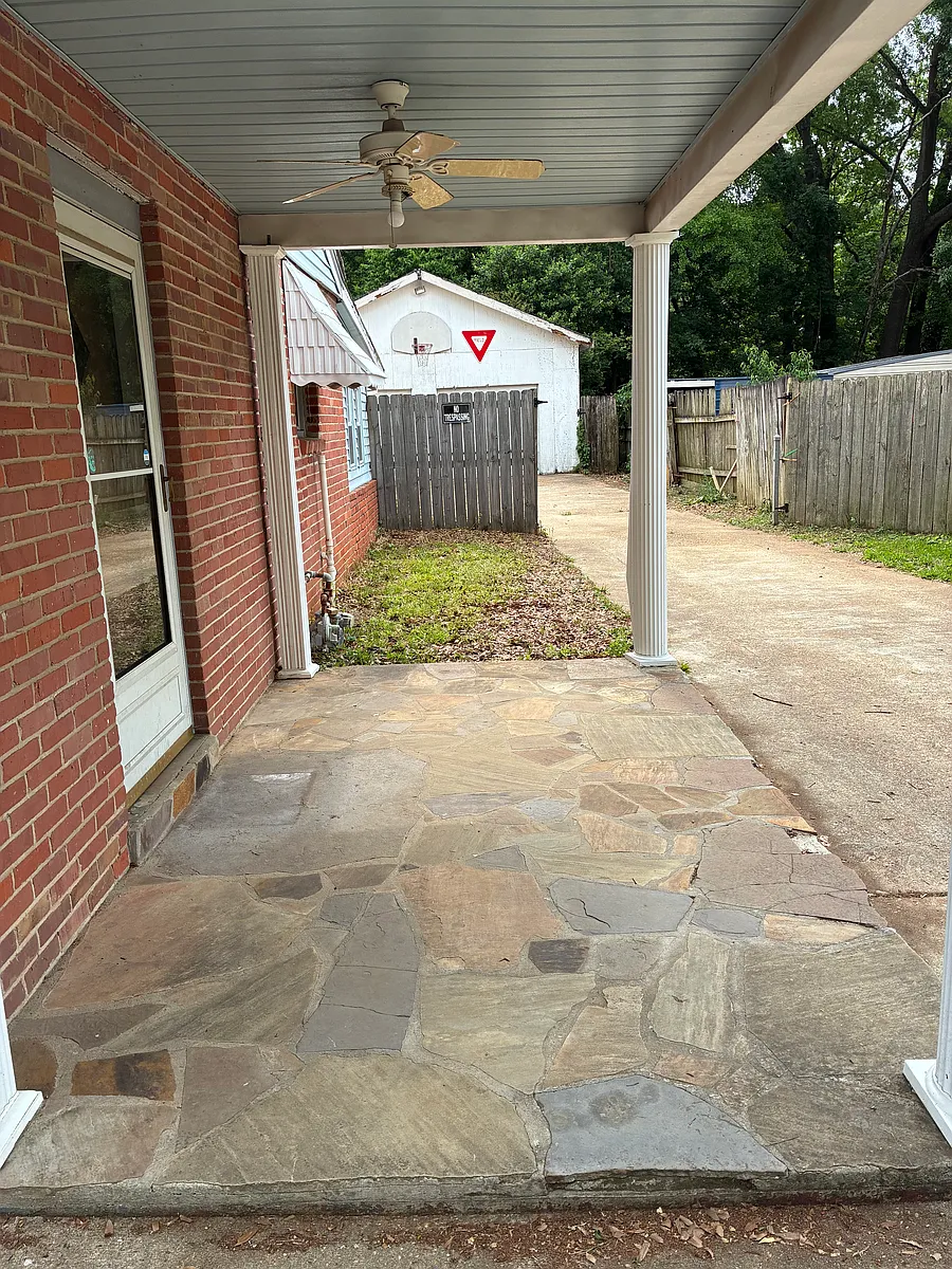 Building Photo - 717 W Shawnee Dr