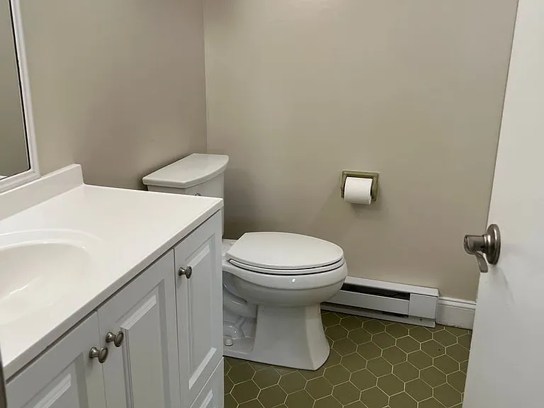 Robin Hood Apartments — Photo 8