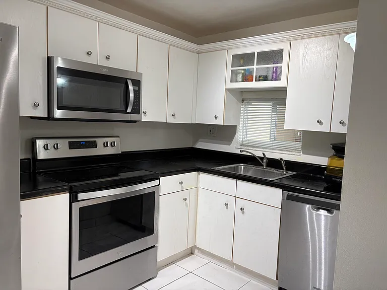 9820 S Hollybrook Lake Dr #110 — Photo 2