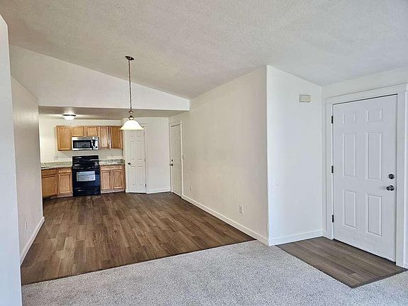 3rd image of 857 SE Maliah Ave
