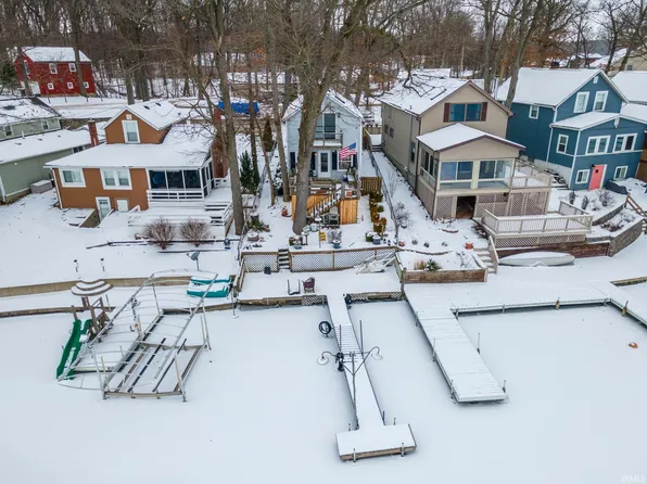 818 Lakeside Cir, Rome City, IN 46784