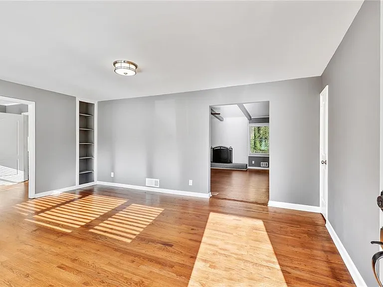 2341 Rubart Dr — Photo 2