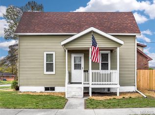 1103 7th St, Highland, IL 62249