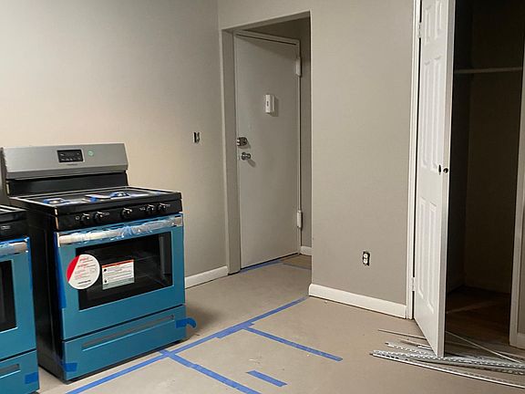 5th image of 227 Hawthorne Ave #2