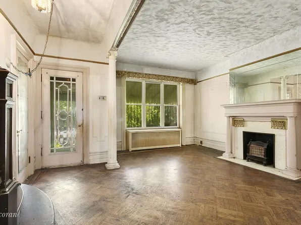 162 Crown Street image 1 of 6