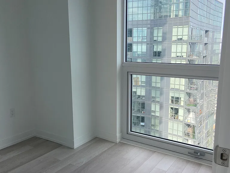39 Roehampton Ave #3109 — Photo 12