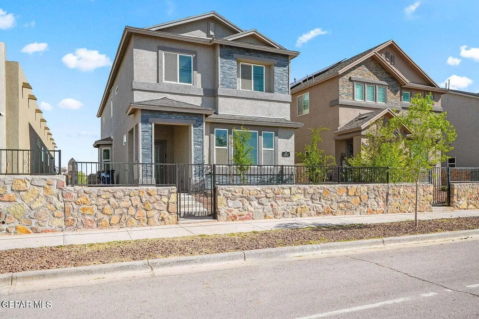 3 bed, 2.5 bath, 2694 sqft, $2,600 — Photo 3