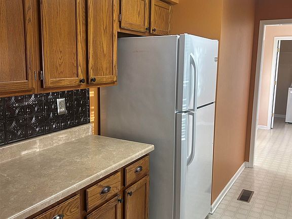 4th image of 903 Sivley Rd