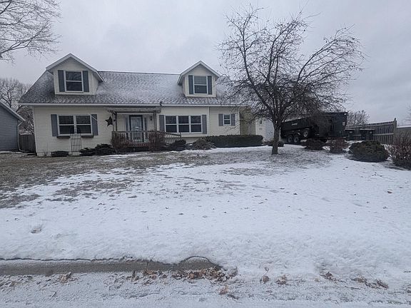 3rd image of 701 Aspen Dr