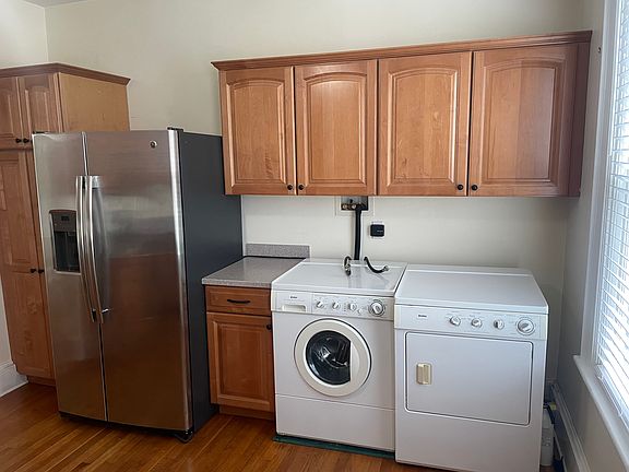 4th image of 2396 Riverside Ave