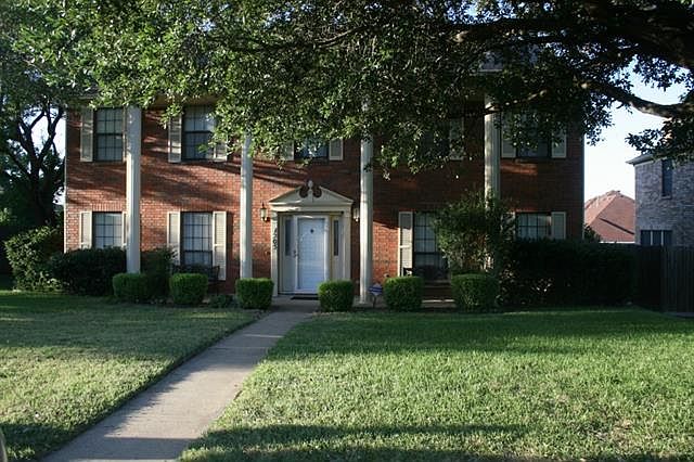 1st image of 1205 Barrington Dr