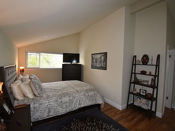 2nd image of 4934 Holyoke Way