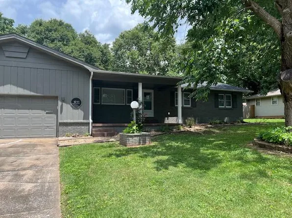 1211 W Westview Street, Springfield, MO 65807