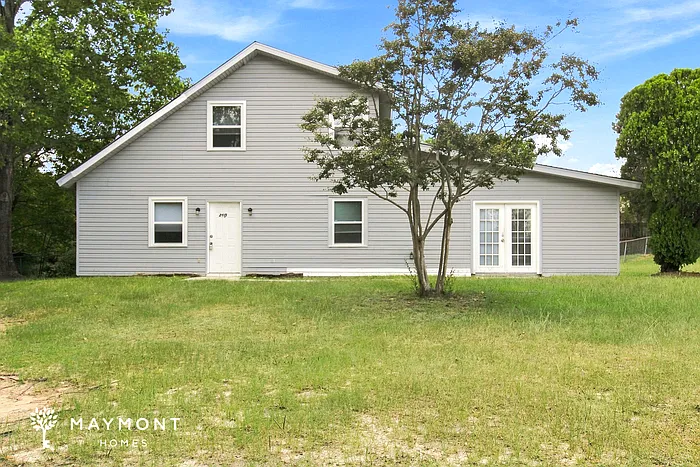 3 bed, 2.0 bath, 1800 sqft, $1,645 — Photo 1