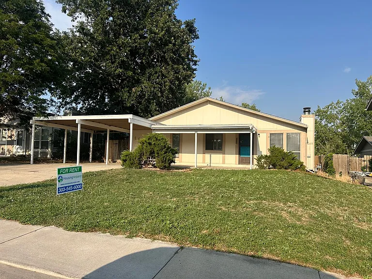 1732 Cambridge Dr — Photo 1