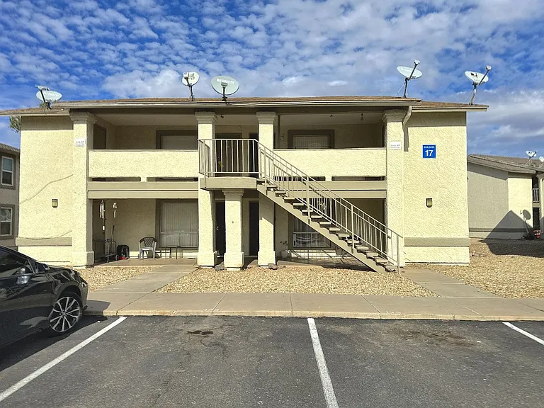 465 W Ivyglen St #234 — Photo 3