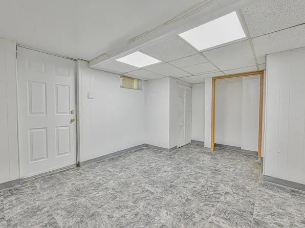 150-01 Horace Harding Boulevard image 10 of 17