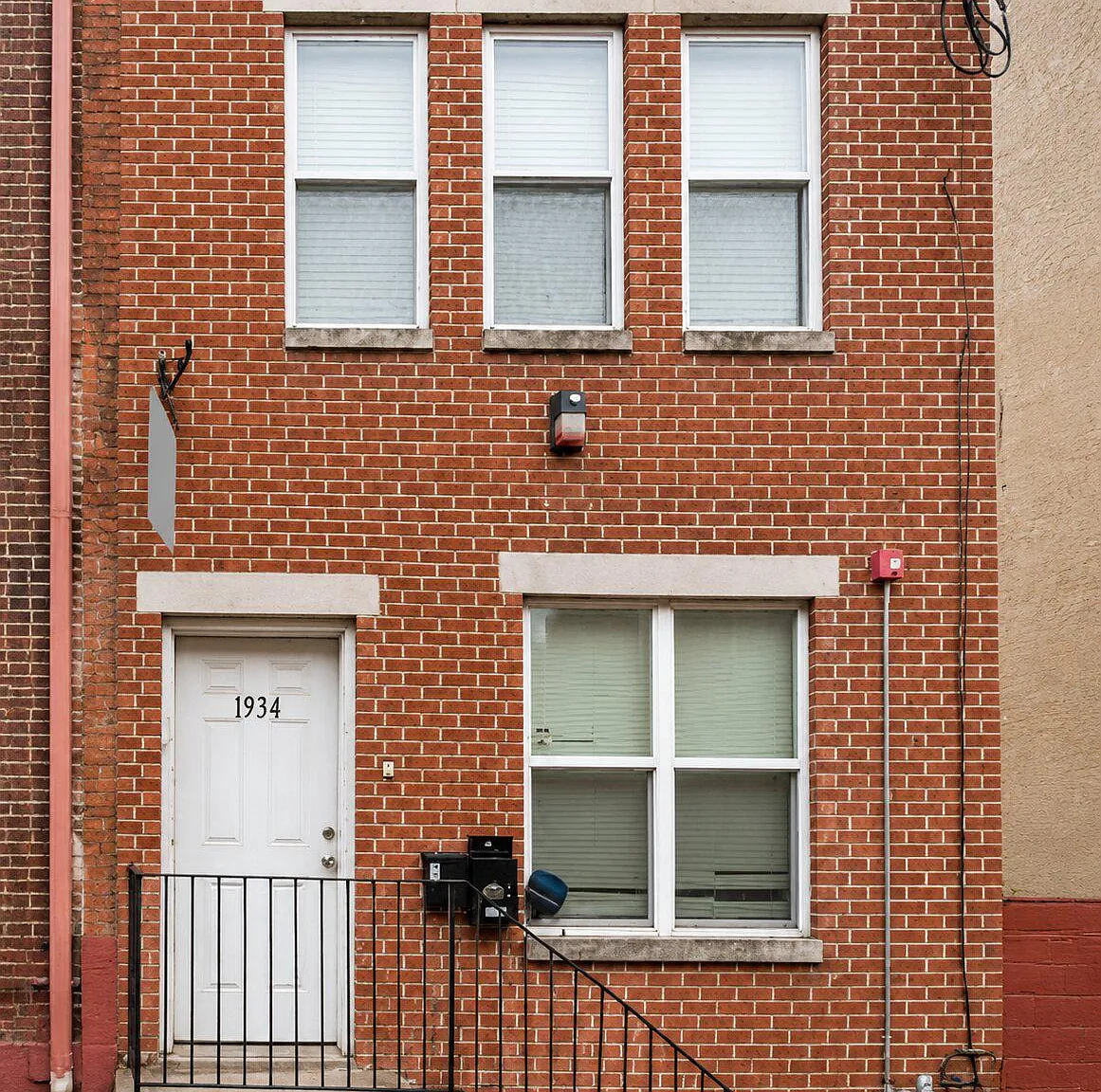 3 bed, 1300 sqft, $1,500 — Photo 1