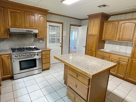 3rd image of 110 Country Club Dr