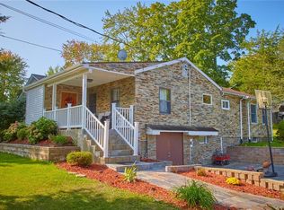 25 Hillcrest Dr, Salisbury Mills, NY 12577