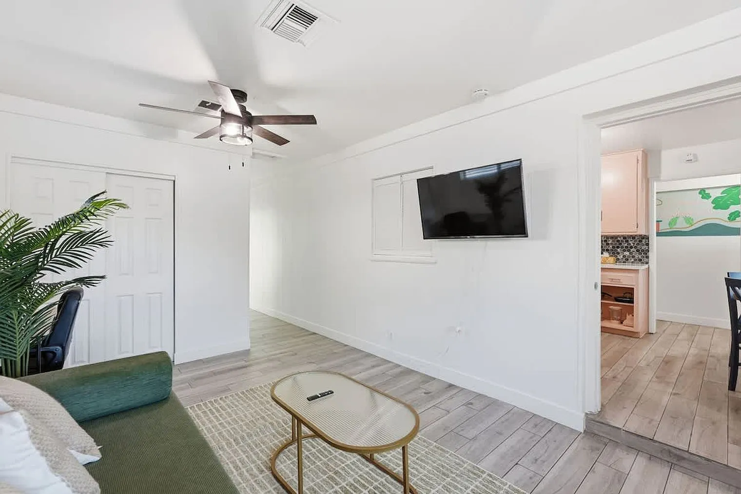 3 bed, 2.0 bath, $5,276 — Photo 3