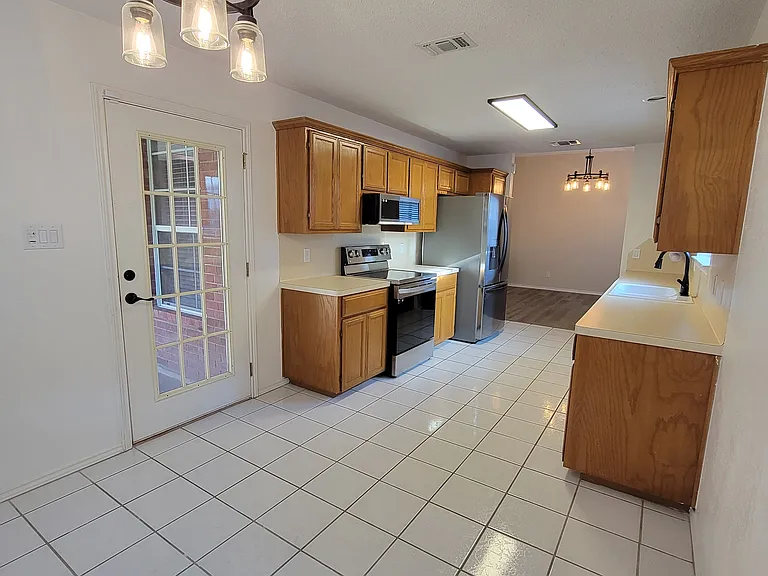 2704 Amherst Ave — Photo 20