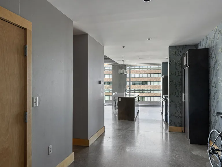 345 6th Ave N #605 — Photo 9