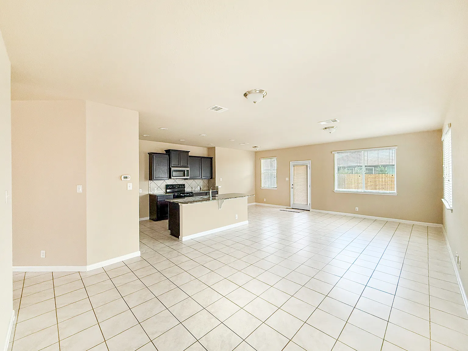 4 bed, 1625 sqft, $1,750 — Photo 2