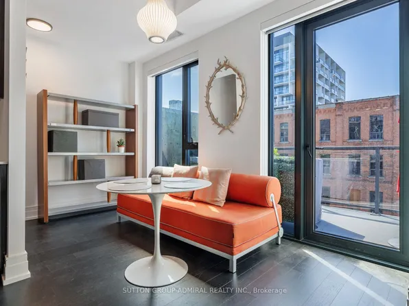 90 Niagara St #410, Toronto, ON M5V 0P9