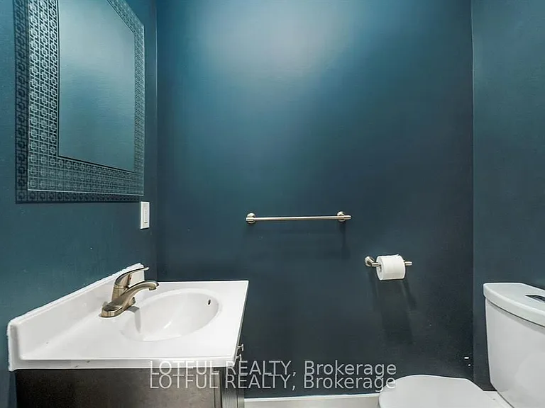 11 Champagne Ave S — Photo 7