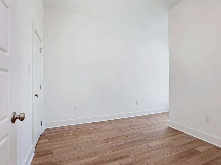 9534 Creekview Dr — Photo 17