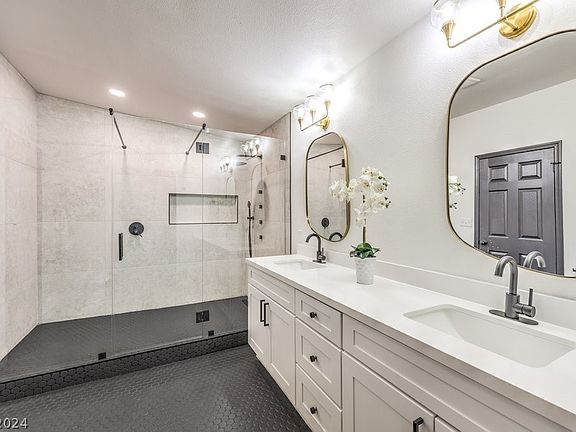 4th image of 317 Rosemary Ln