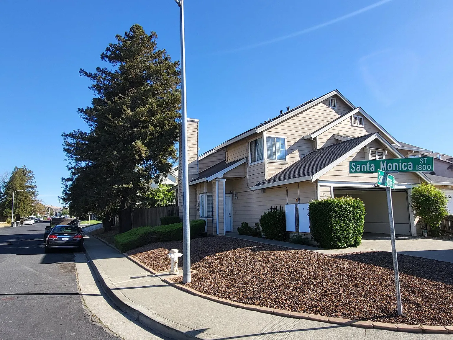 3 bed, 2.5 bath, 1423 sqft, $2,950 — Photo 1