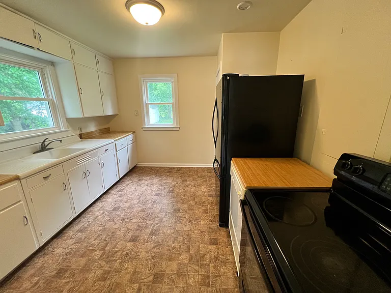 123 E Riverside St — Photo 7