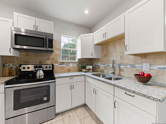 4th image of 3023 Greenacres Dr