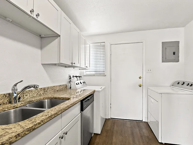 1115 Rosemary St — Photo 8
