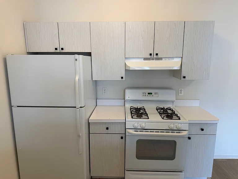 35 Prospect St #10 — Photo 3