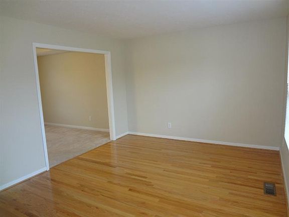 5th image of 2905 Parkwalk Dr