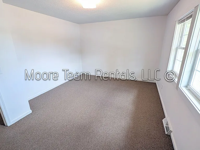 300 Morgan Rd — Photo 9