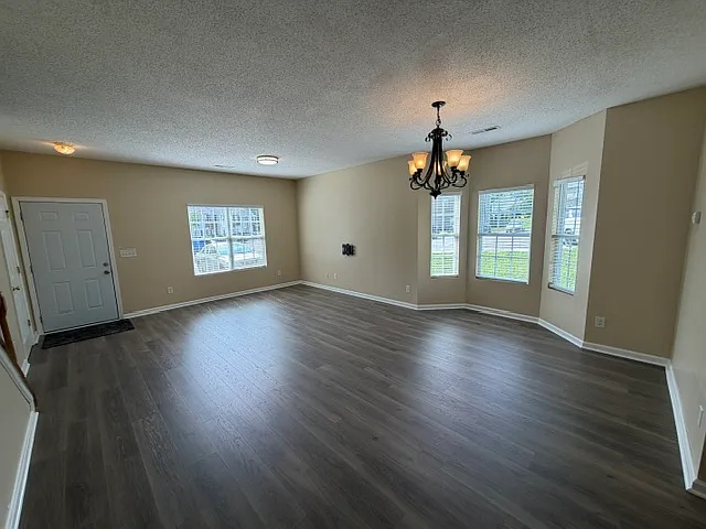 502 Brittany Way — Photo 17