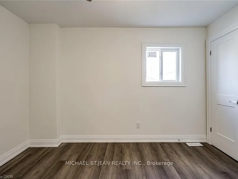 395 Paling Ave — Photo 12