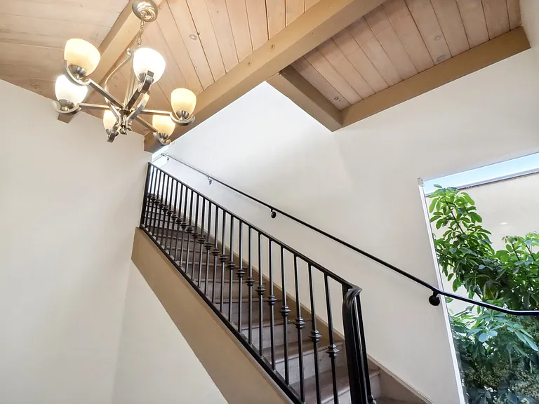 Pershing Dr — Photo 5