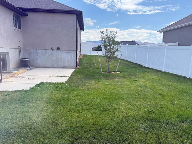 587 N Hills Ct — Photo 7