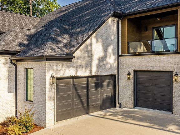 3rd image of 6 Haywood Ct