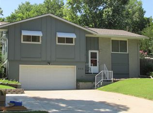 322 Highland Dr, Arkansas City, KS 67005
