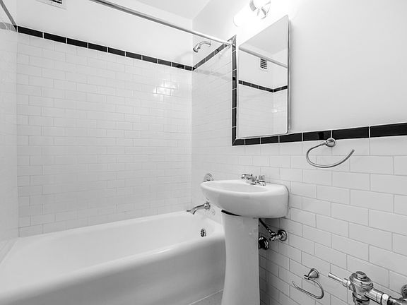 4th image of 310 E 44th St APT 920