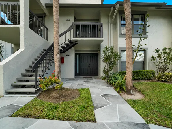 11311 Pond View Dr, Wellington, FL