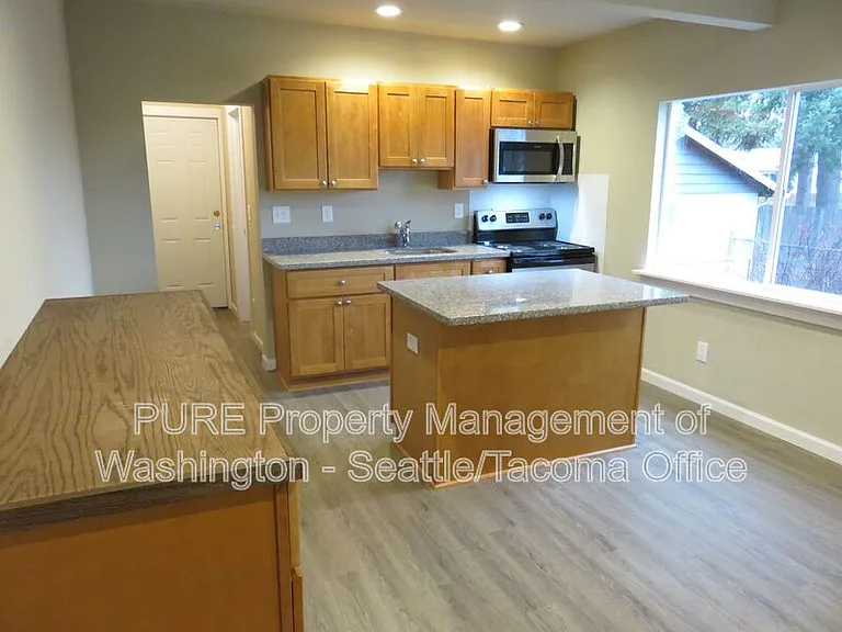 202 Solberg St SW #C — Photo 3